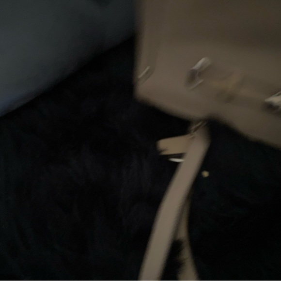 Coach tan shoulder purse - Picture 9 of 16